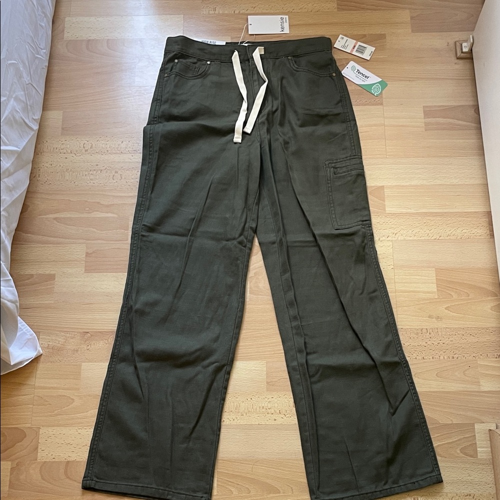 NWT Kensie High Rise Cargo Pants with Drawstring